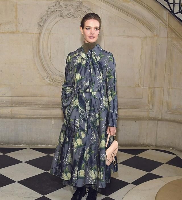 戛纳之后LV太子妃又美了!烫卷发涂红唇穿花裙,高贵感不输王妃