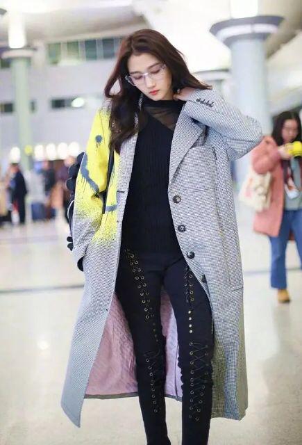 关晓彤二十不惑小白裙,关晓彤20岁礼服