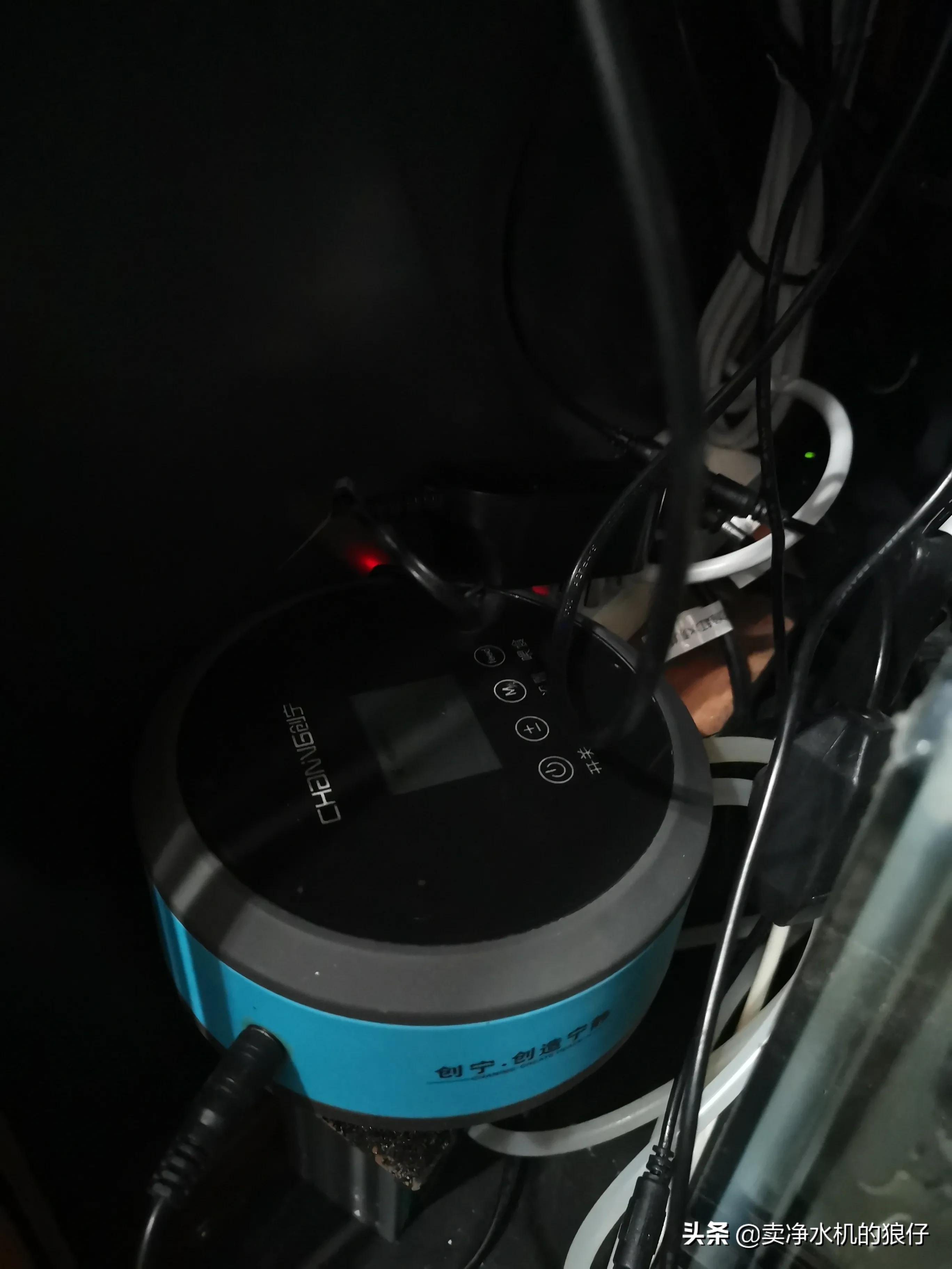 如何让小鱼缸变成空气缸,如何让鱼缸出现空气缸