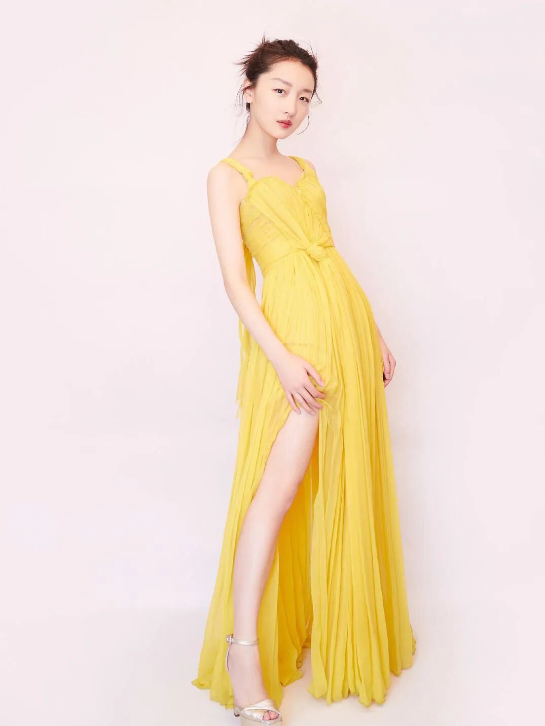 淡黄的长裙蓬松的头发完整版原音,淡黄的长裙蓬松的头发