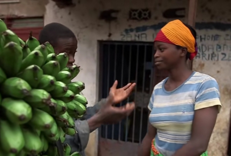 喀麦隆玩命出租车，一辆车坐17人，中国自行车也在非洲遍地开花