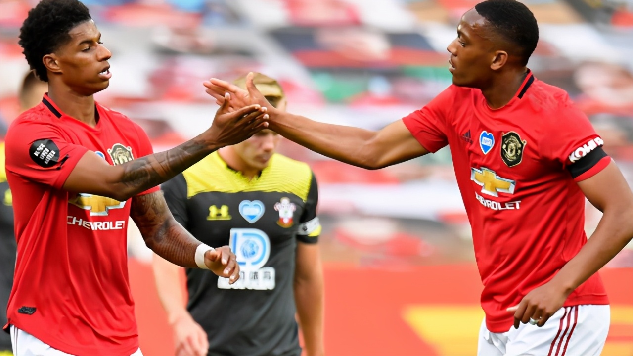 范佩西曼联高清图,马夏尔曼联生涯视频