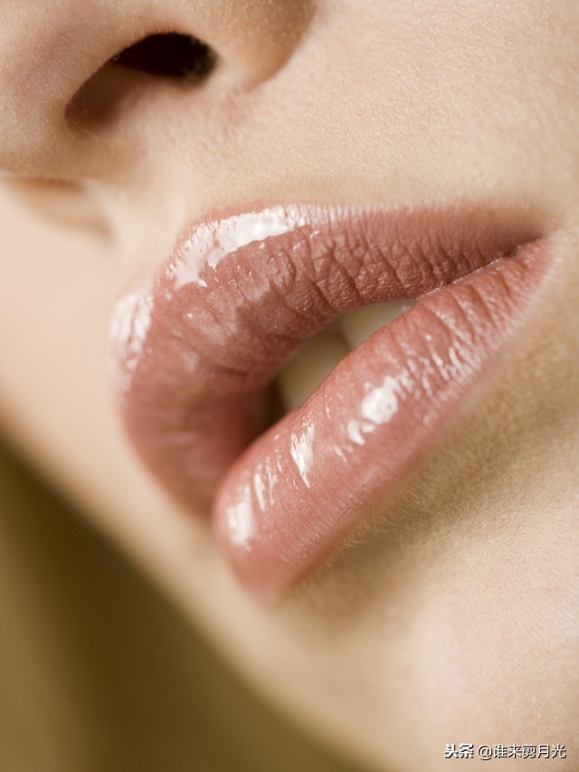 口红如何卸妆最干净,嘴上的口红怎么擦掉