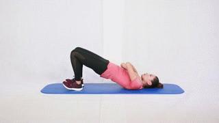 疫情严峻宅在家里怎么练？送给跑者5套不带重样的力量训练动作