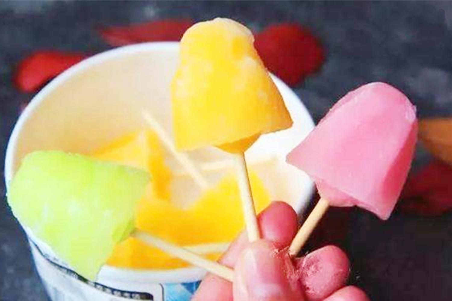 小孩吃雪糕被舌头粘到了出血了,儿童吃冰棍雪糕