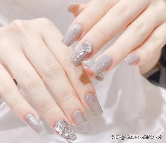 美甲师美甲时注意事项,美甲师怎么卸除甲片