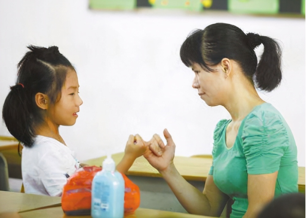 中班孩子突然不肯去幼儿园怎么办,小孩上幼儿园不肯去老是哭怎么办