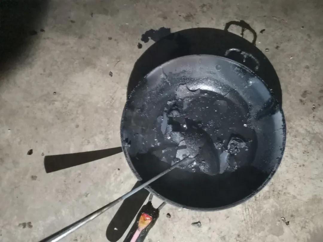 水城着火的视频最新,厨房失火浓烟滚滚的视频