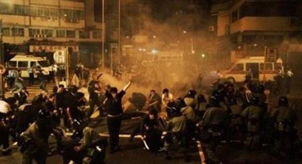 华人在海外被越南黑帮欺负，中国黑帮得知后，直接端了他们的窝