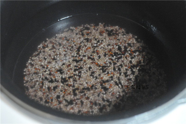 大米饭团超简单做法,不用海苔的紫米饭团自己在家做