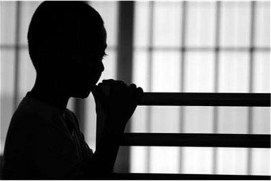 有孤独症倾向孩子家长如何引导,孤独症孩子怎么发现