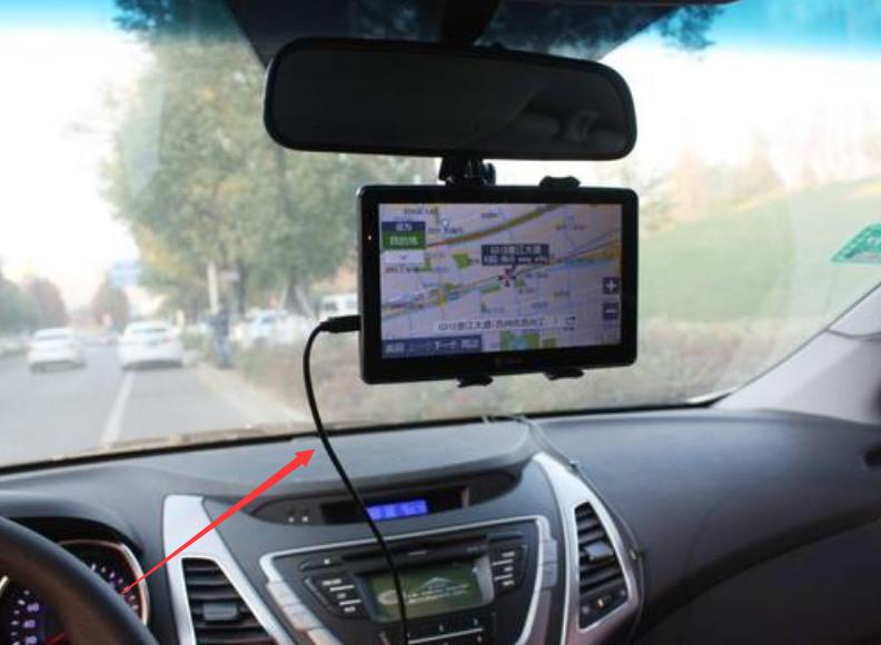 行车记录仪插点烟器好还是保险盒,行车记录仪点烟器取电怎么隐藏线