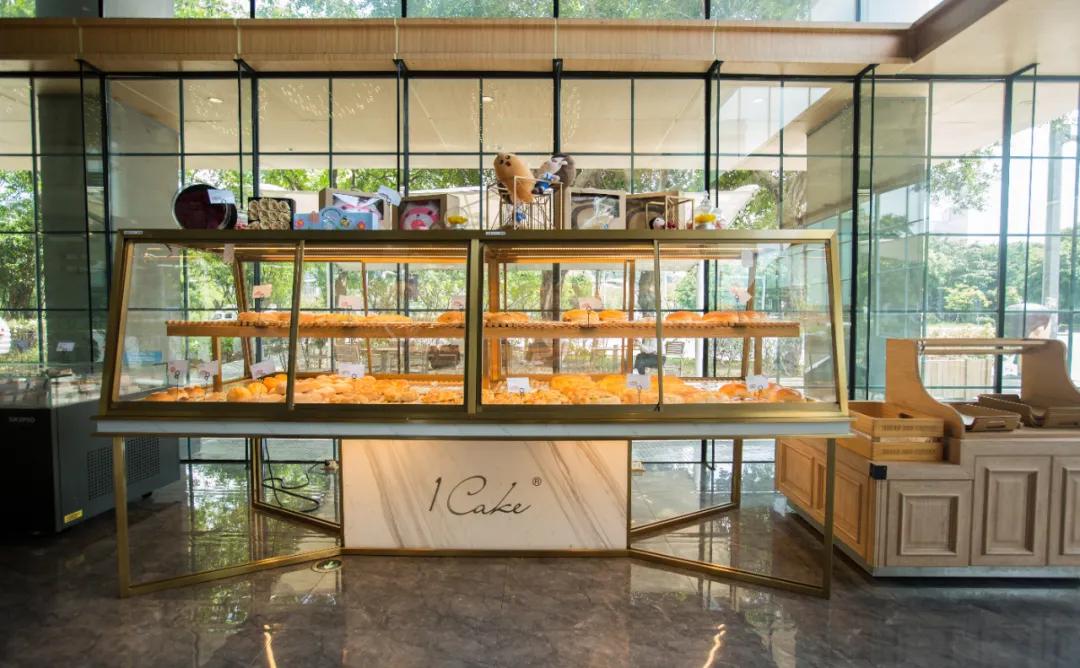 「椒霸霸×1CAKE」联名来啦！只要28.9元，和爱宠共享悠然午后