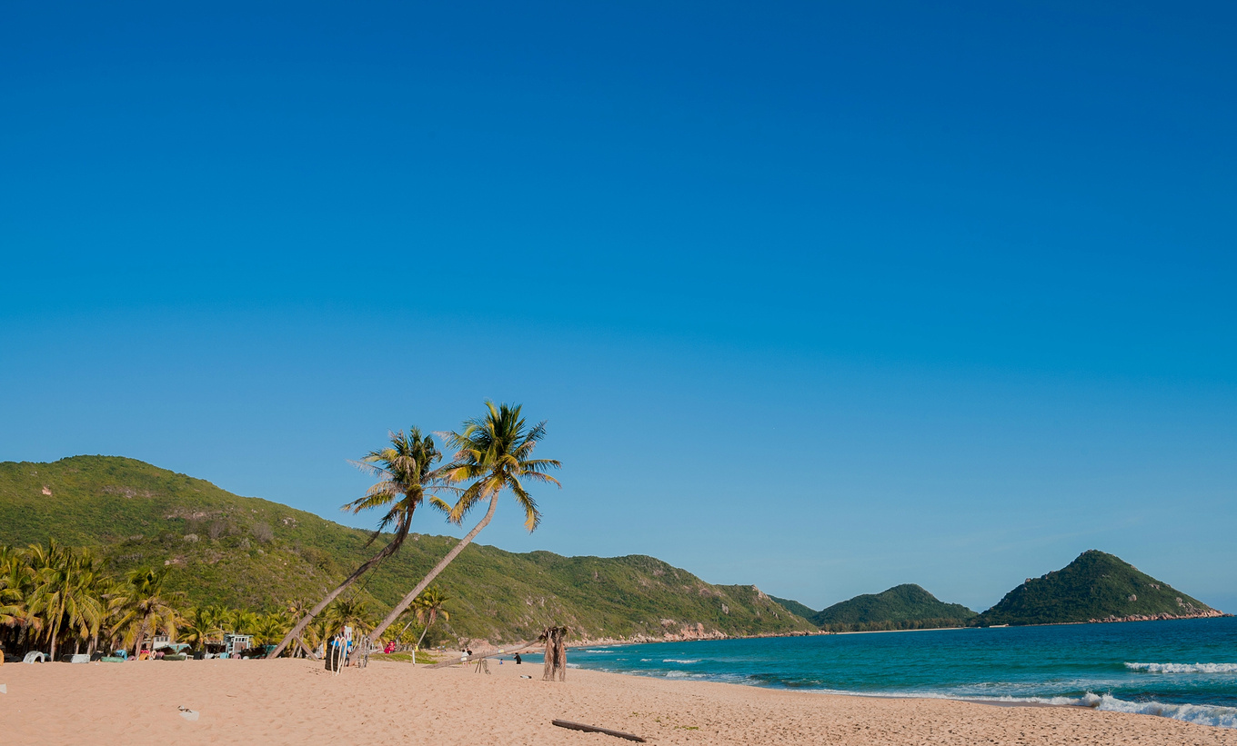 你在南方瑟瑟发抖，我在这里遛娃、看猴、赶海····