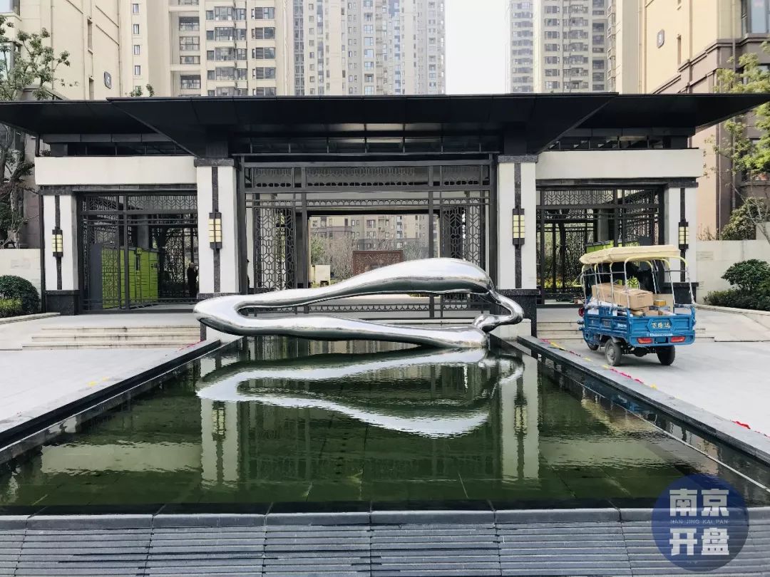 南京虹悦城附近房价,一路之隔房价差2万