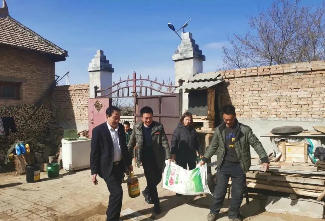 乐善好施被称为“福清哥”记陕西闽发房地产开发公司总经理唐孝标