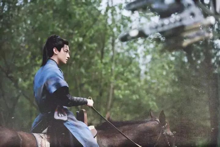 综艺白敬亭郑合惠子,白敬亭新鞋蹦蹦跳跳视频