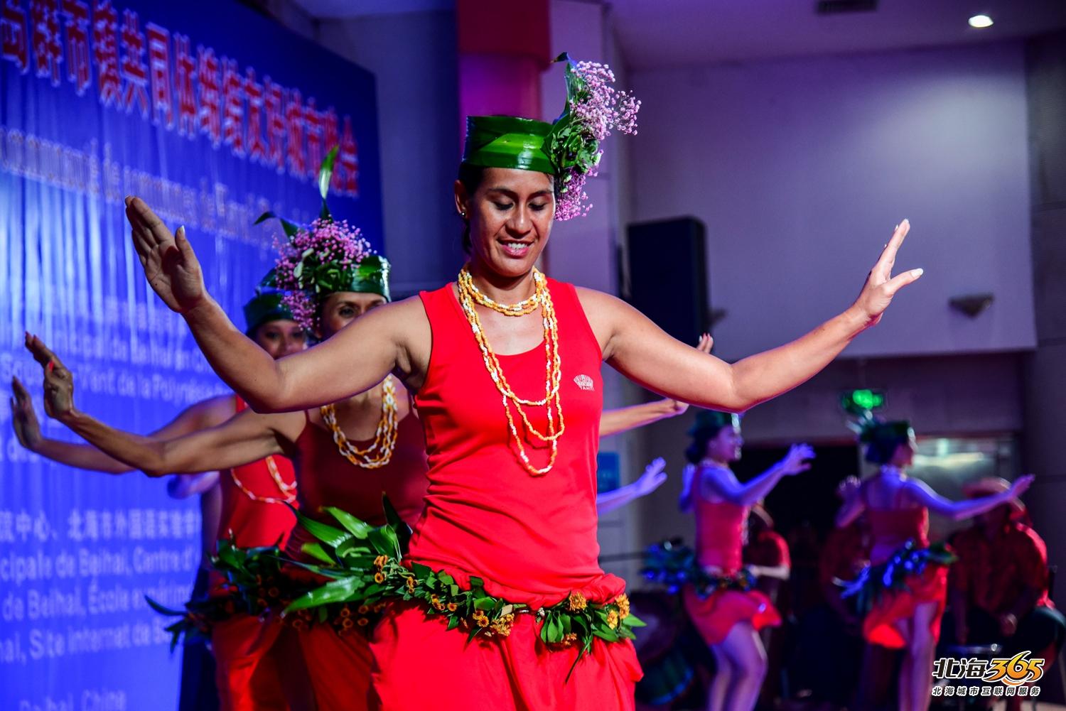 我在北海图书馆拍了一场特别的晚会，观众情不自禁跟着节奏动起来