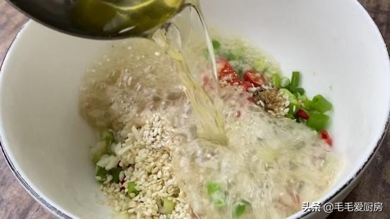 为什么饭店的拌黄瓜那么好吃?原来做法这么简单,学会过年露一手