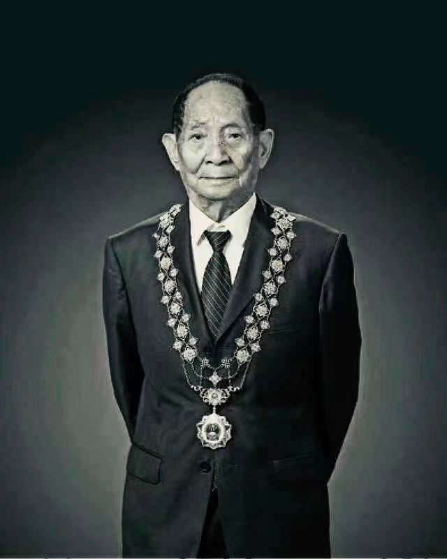 致敬袁隆平院士袁老一路走好,袁隆平捐200吨大米新闻