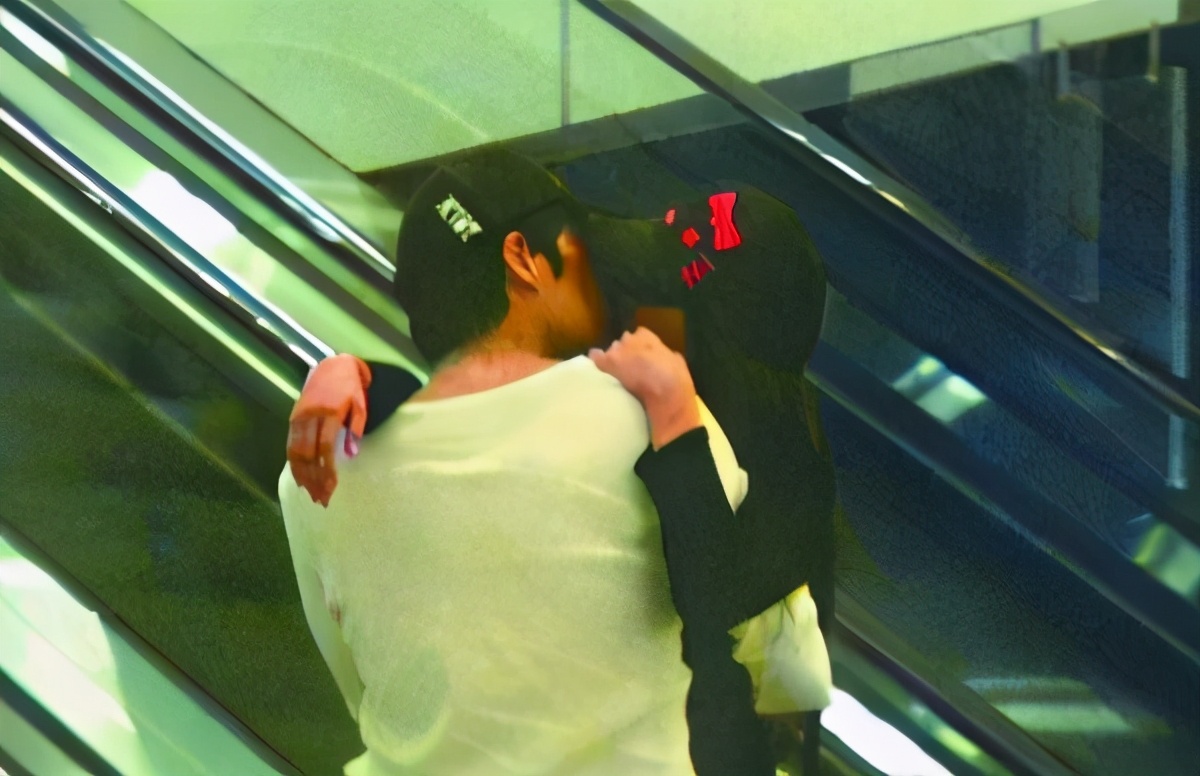 25岁港姐被曝脚踏7只船,港姐被爆脚踏7条船