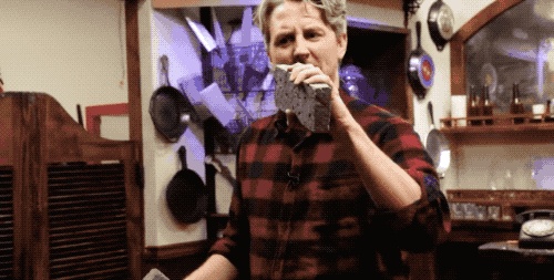 电影里用啤酒瓶“爆头”,是真的玻璃瓶吗?