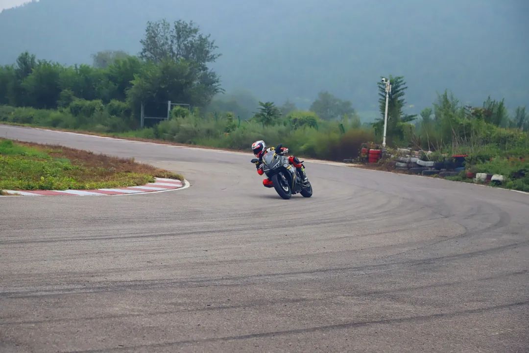 魅影s450摩托车测评,无极250rr和诺马魅影255s哪个质量好