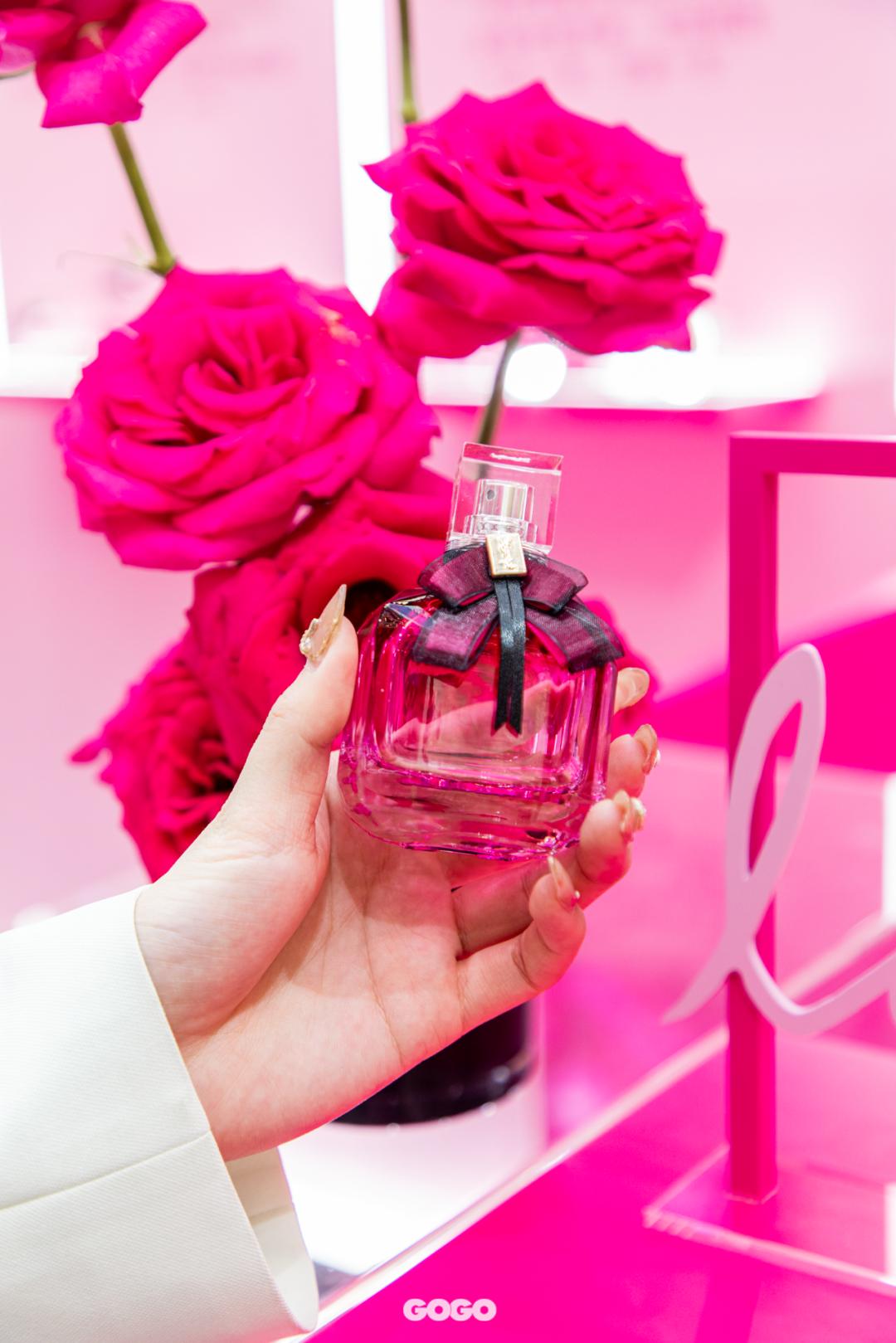 YSL直升机狂爱来袭，带你穿越巴黎，“上天”告白