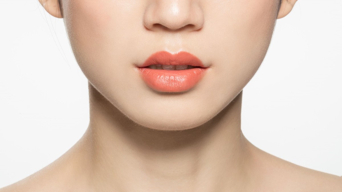 嘴唇越舔越厚怎么办,嘴唇越舔越干发红怎么办