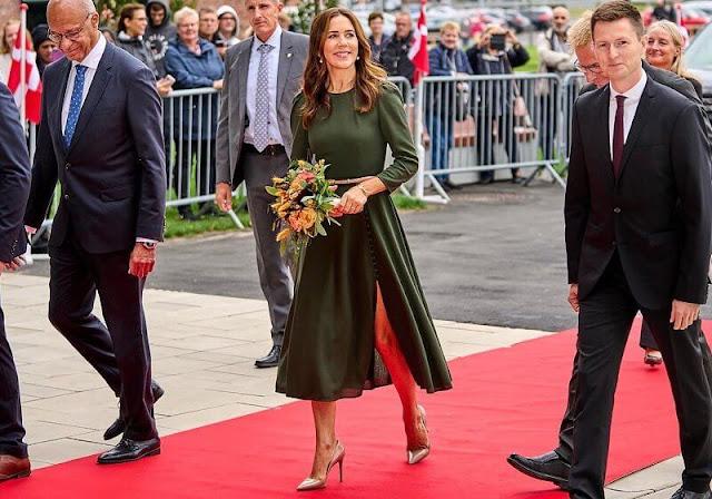 丹麦王储妃唐纳森穿衣图片,丹麦王储妃玛丽绿色西装