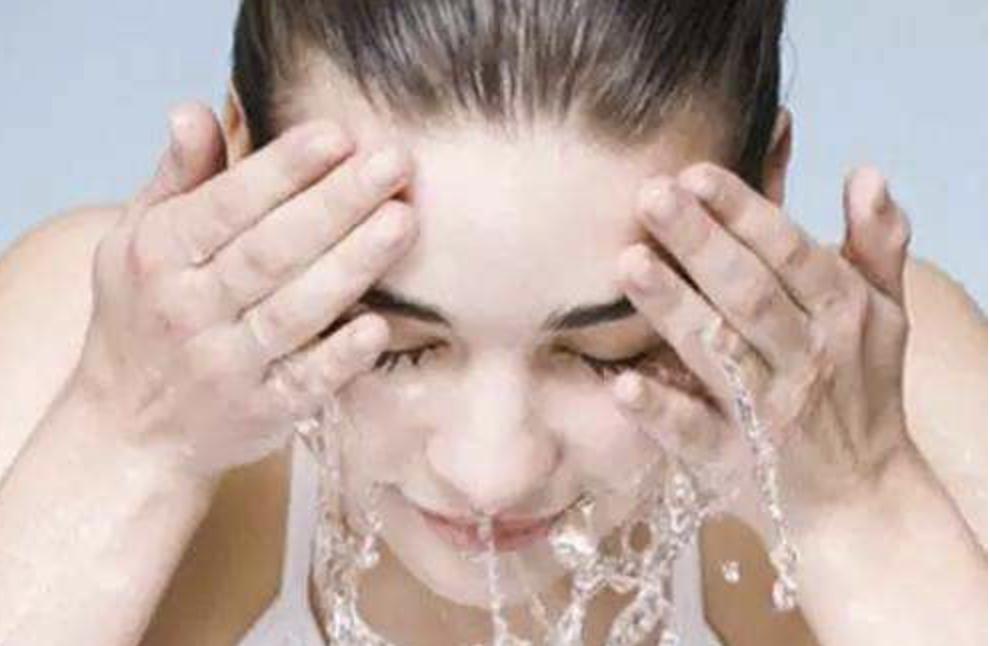 夏季气温高脸发痒怎么办,闷热的天气脸部容易出油怎么办