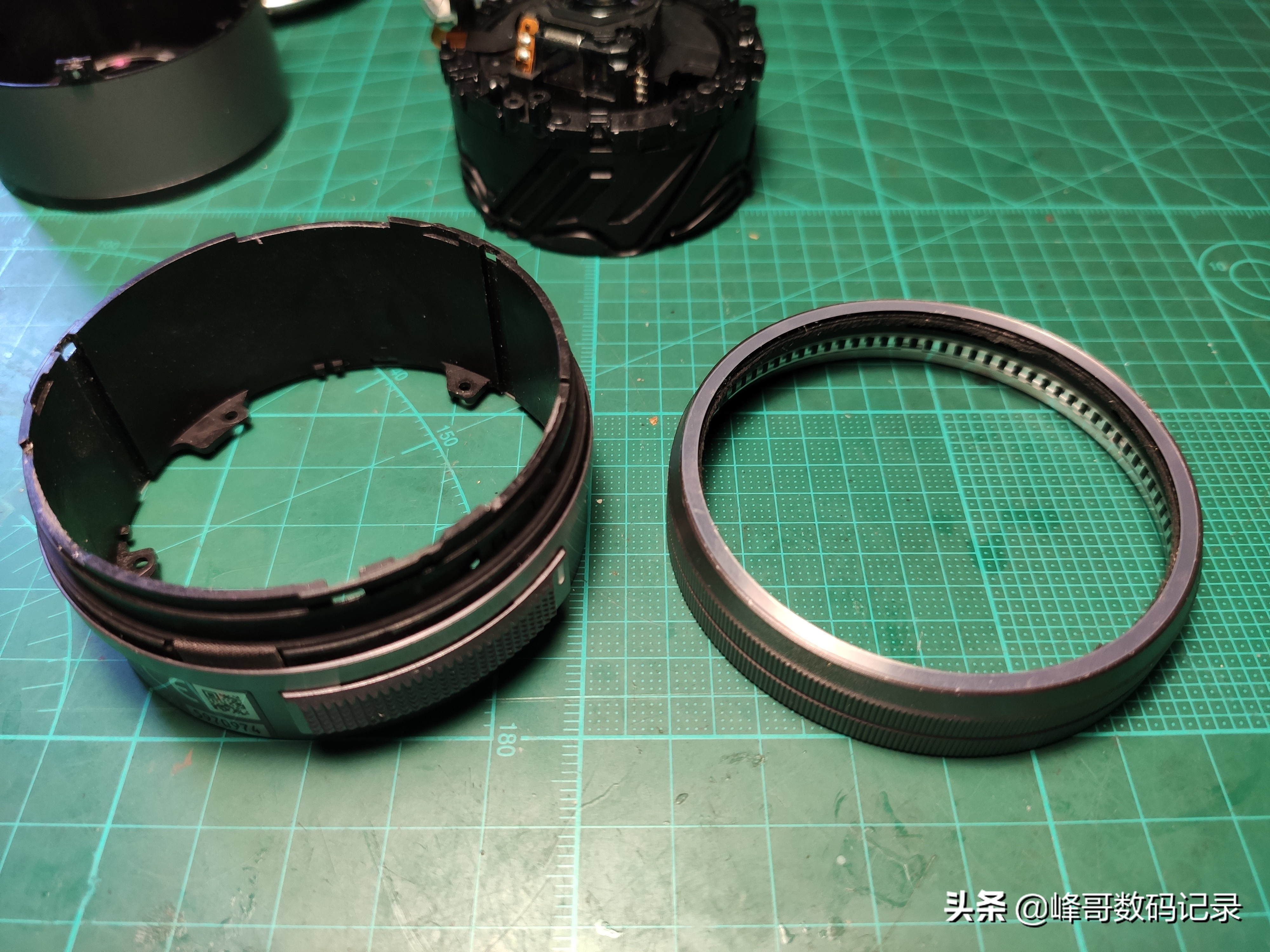 索尼16-50镜头前镜片拆卸,sony16-50镜头拆解图片