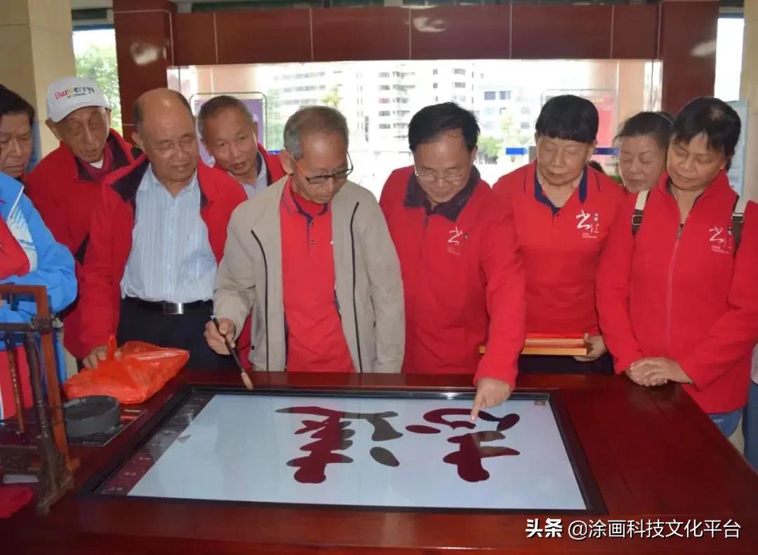 翰墨流韵金桂飘香迎国庆书画展,市图书馆开展绘画迎新年活动