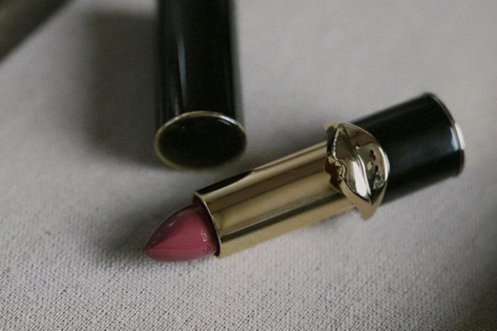 适合黄皮的裸色系显白口红,黄黑皮适合显白口红怎么选