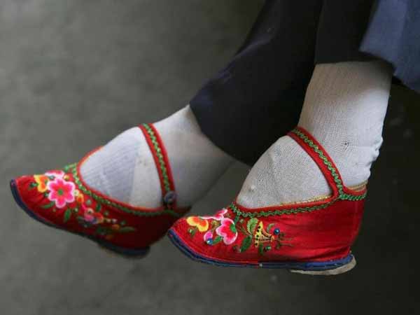 红楼梦中黛玉与宝钗区别,古时候小脚女子