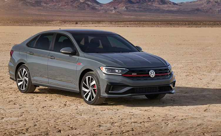 名字最长的大众车来了，明明与思域同级，却非要挑战雅阁？