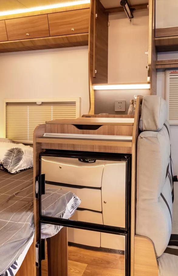 亚特y8纪念版房车,亚特纪念版y8房车价格