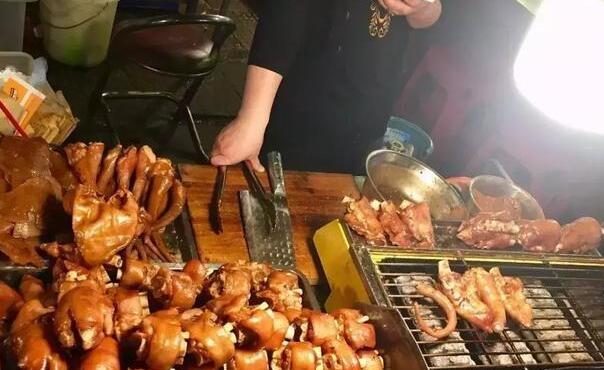卖烤猪蹄一个月可以赚多少,烤猪蹄摆地摊真实一年能赚多少钱