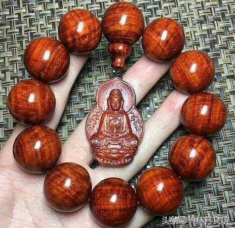 小叶紫檀手串盘玩掉色怎么回事,小叶紫檀手串如何盘玩保养
