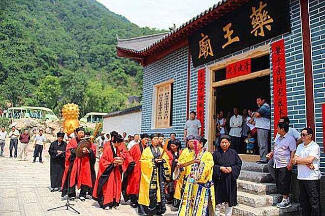 南阳市云露山风景区简介,南阳七十二潭风景
