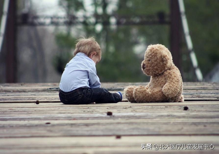 自闭症宝宝不愿意开口说话怎么办,一岁多孩子不会讲话是自闭症吗