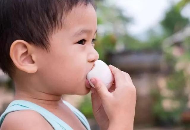 男子因女儿身高过高怀疑亲子鉴定,儿子长得像亲子鉴定结果不是亲生