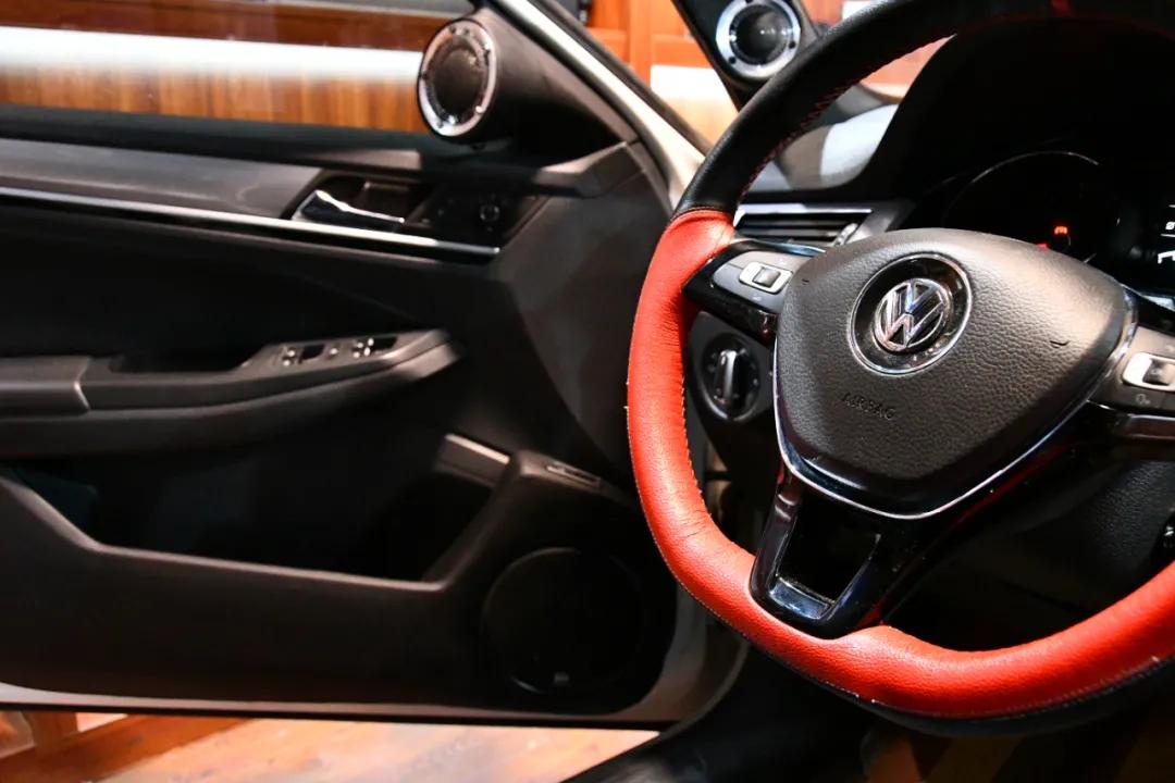 情怀老车宝来,最新款宝来改装音响效果