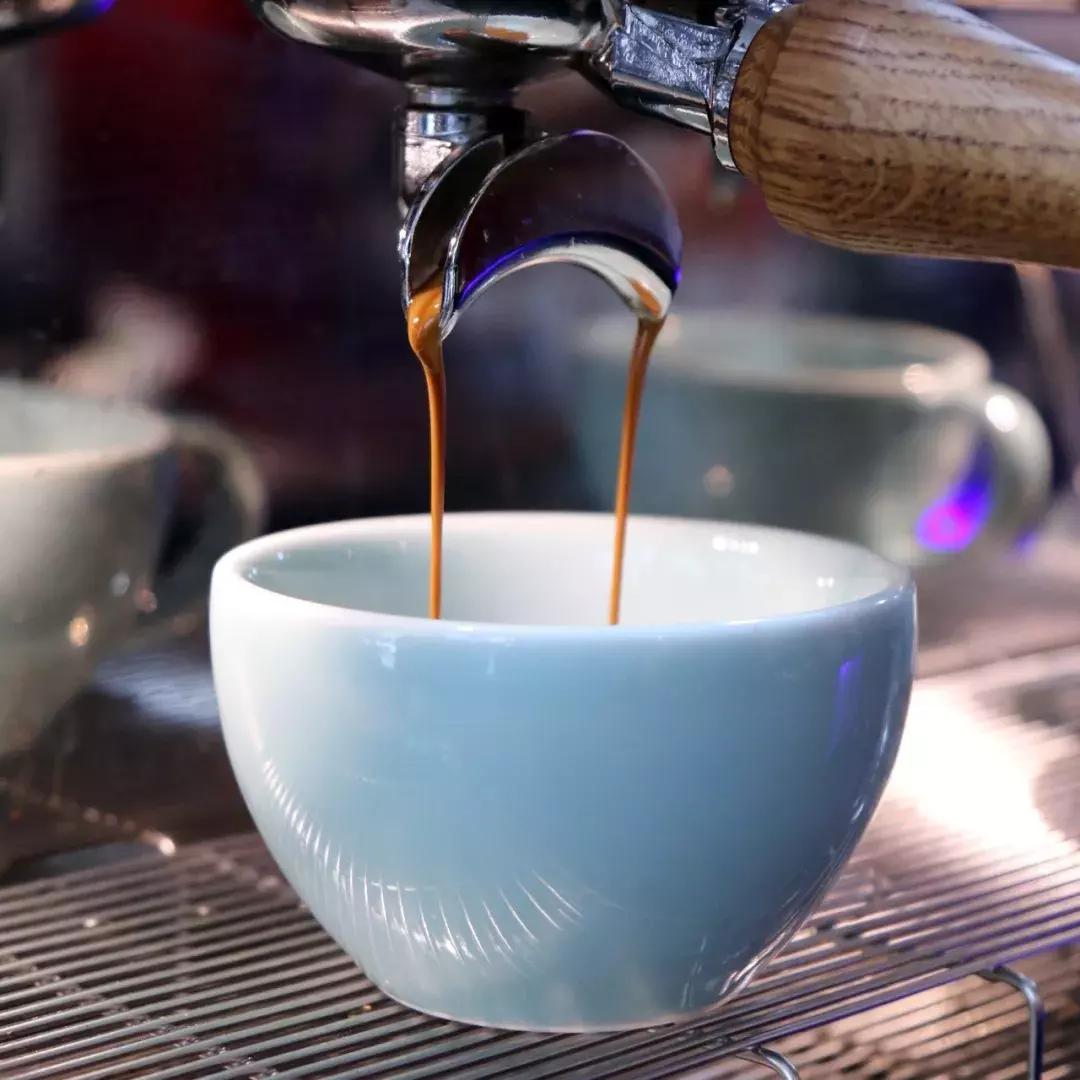 咖啡新手入门拿铁,拿铁咖啡是怎么做出来的