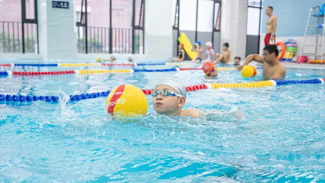 太拼了！为实现个性化教育，这所学校给学生开了100多门优能课