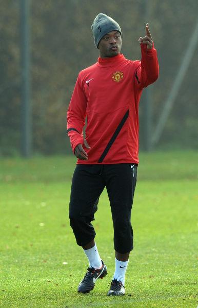 埃弗拉庆祝曼联夺冠,足坛故事录