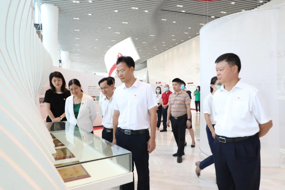 饮水思源重温党史,鼎湖山泉党建展厅