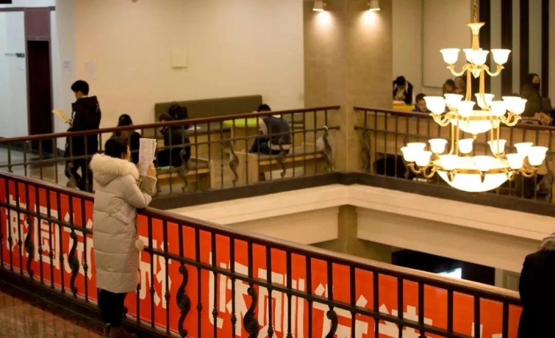 上了大学以为大学就轻松,听说上了大学就会很轻松