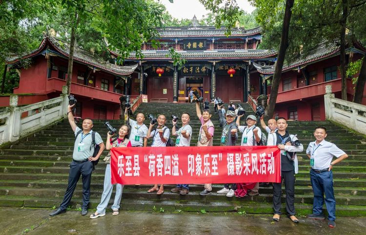 涔愯嚦鑽疯姳鎽勫奖浣滃搧娆ｈ祻,涔愯嚦鍗拌薄鎽勫奖