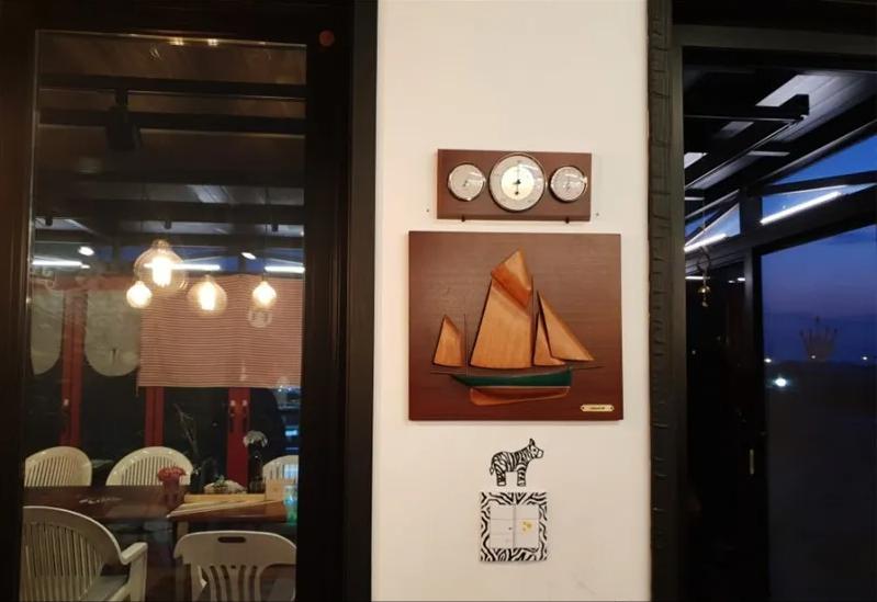 极简集装箱咖啡屋,怀旧音乐餐吧装修效果图